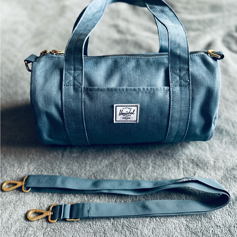 Herschel Blue Duffel Purse - Like New, Excellent condition !